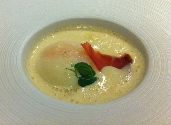 Restaurante La Sucursal Huevo asado a baja temperatura y emulsión de almendras
